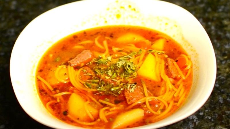 Receta de sopa de salchichón boricua